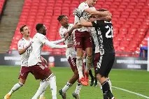 开云平台-包含足总杯今夜再迎强敌；密尔沃基雄鹿更衣室发声；主帅态度：目标明确；心理建设被强调的词条