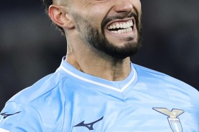 开云体育官网-包含里程碑夜！尤文图斯再遭质疑，意大利杯加时末段刷纪录，球迷炸锅，资深球员宣示担当的词条